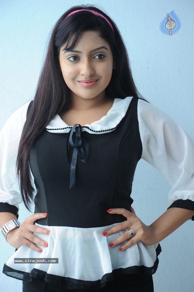 Anjana Deshpande Gallery - 76 / 79 photos