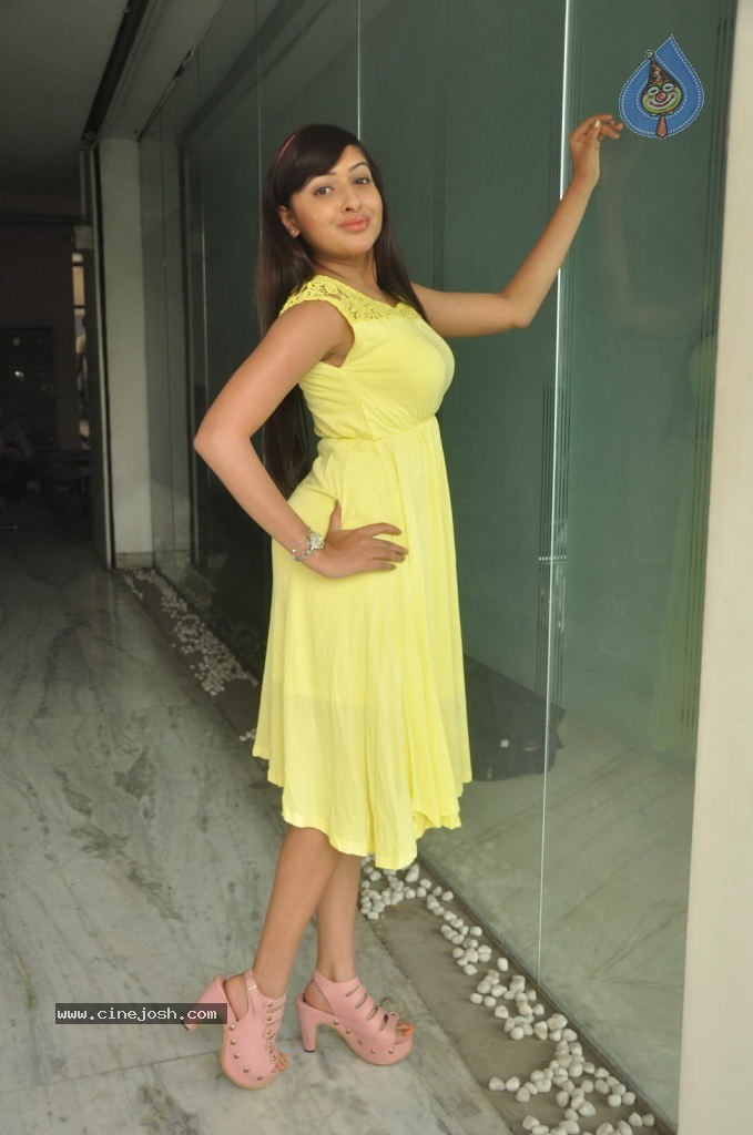 Anjana Deshpande Stills - 2 / 69 photos