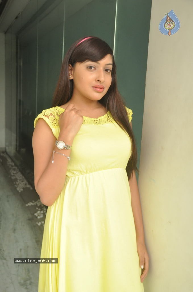 Anjana Deshpande Stills - 13 / 69 photos