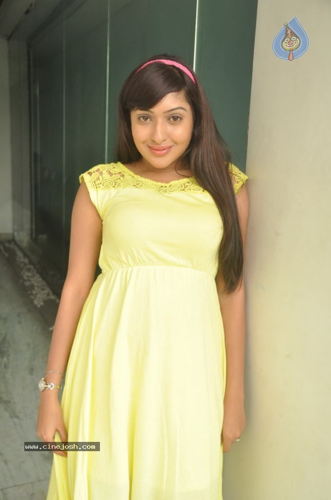 Anjana Deshpande Stills - 14 / 69 photos