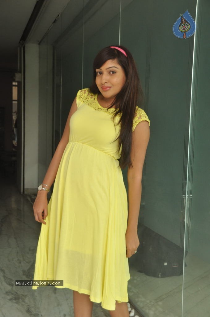 Anjana Deshpande Stills - 17 / 69 photos