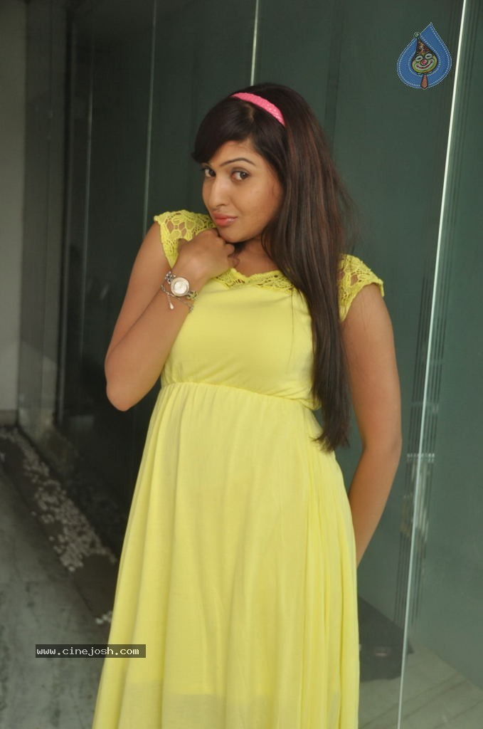 Anjana Deshpande Stills - 21 / 69 photos