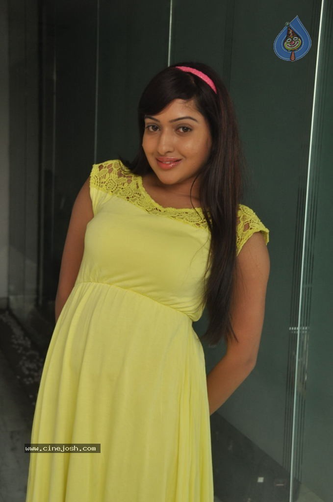 Anjana Deshpande Stills - 32 / 69 photos