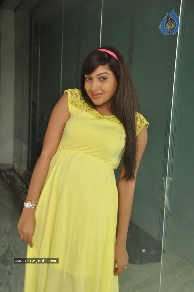 Anjana Deshpande Stills - 33 / 69 photos