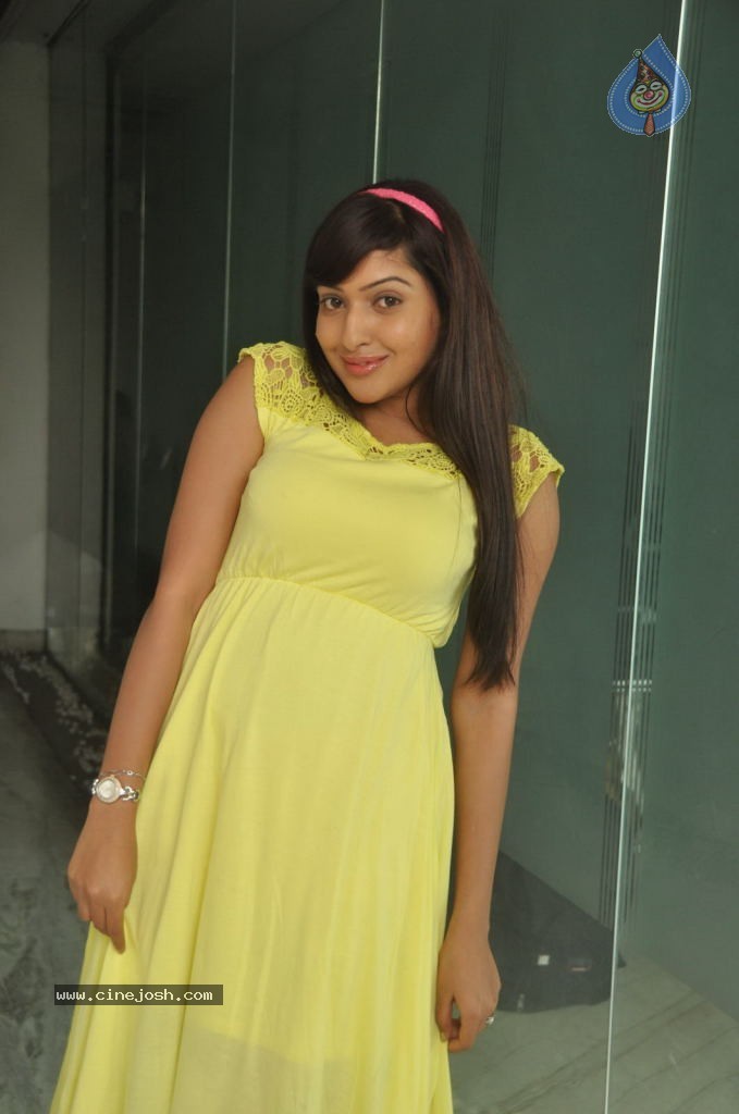 Anjana Deshpande Stills - 38 / 69 photos