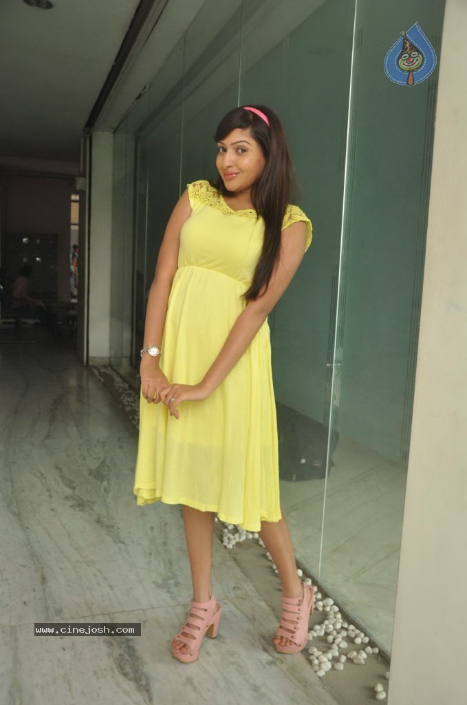 Anjana Deshpande Stills - 51 / 69 photos