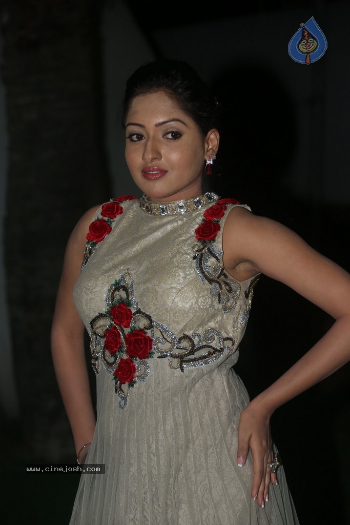 Anjana Deshpande Stills - 16 / 39 photos