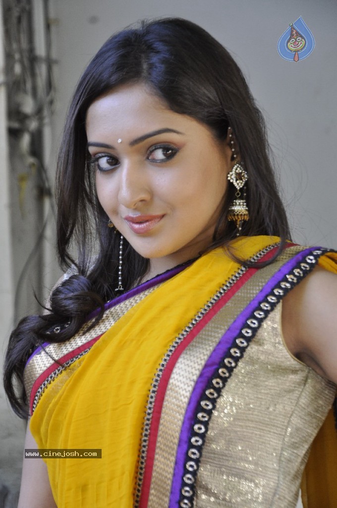 Anjana Stills - 18 / 63 photos