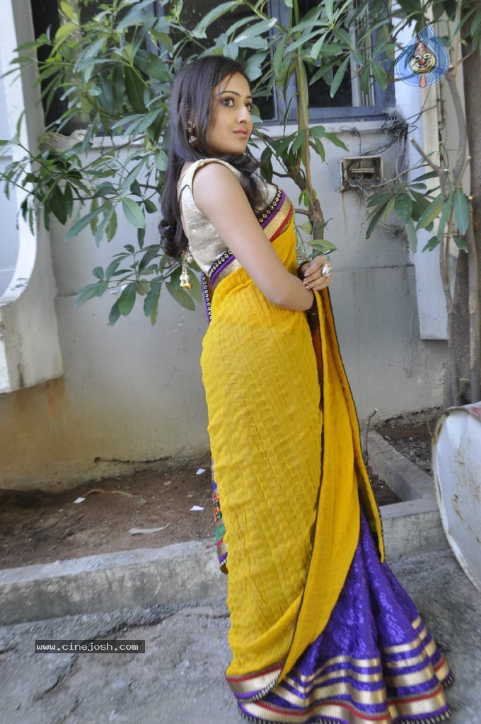 Anjana Stills - 52 / 63 photos