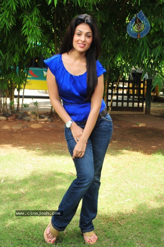 Anjana Sukhani Gallery - 14 / 49 photos