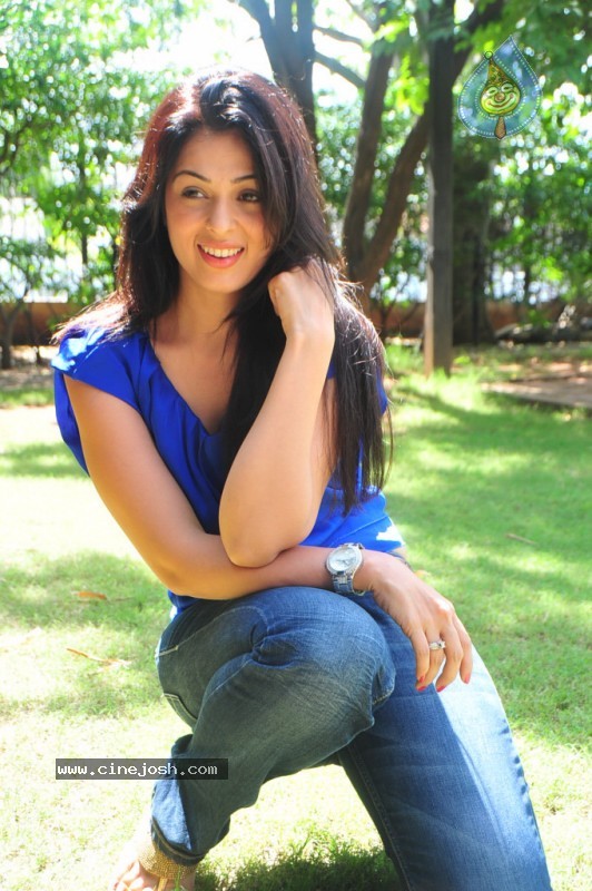 Anjana Sukhani Gallery - 16 / 49 photos