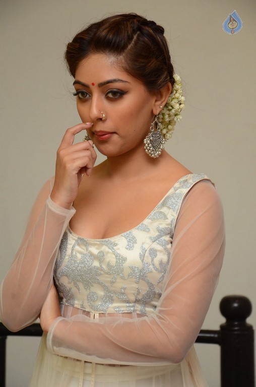 Anu Emmanuel Pics - 17 / 58 photos