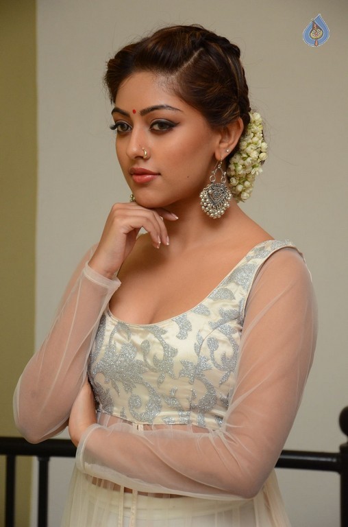 Anu Emmanuel Pics - 21 / 58 photos