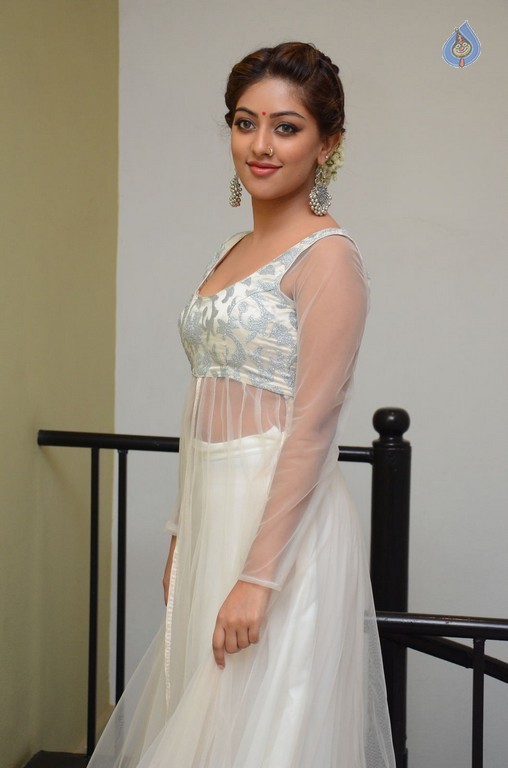 Anu Emmanuel Pics - 25 / 58 photos