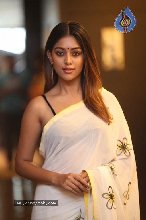 Anu Emmanuel Pics - 4 / 28 photos