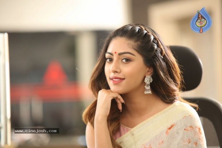 Anu Emmanuel Pictures - 5 / 37 photos