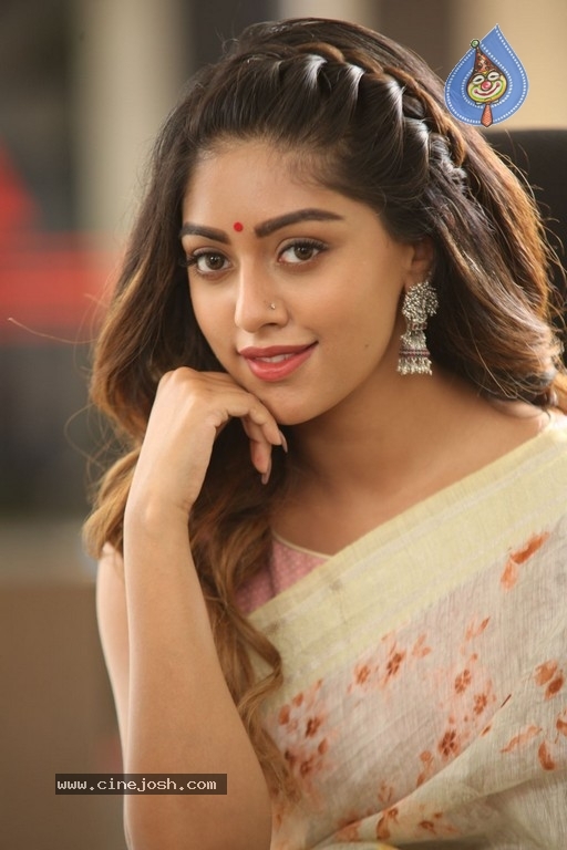 Anu Emmanuel Pictures - 11 / 37 photos