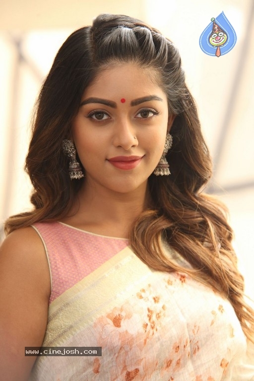 Anu Emmanuel Pictures - 14 / 37 photos