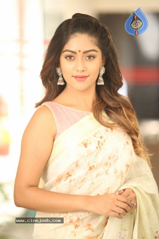 Anu Emmanuel Pictures - 21 / 37 photos