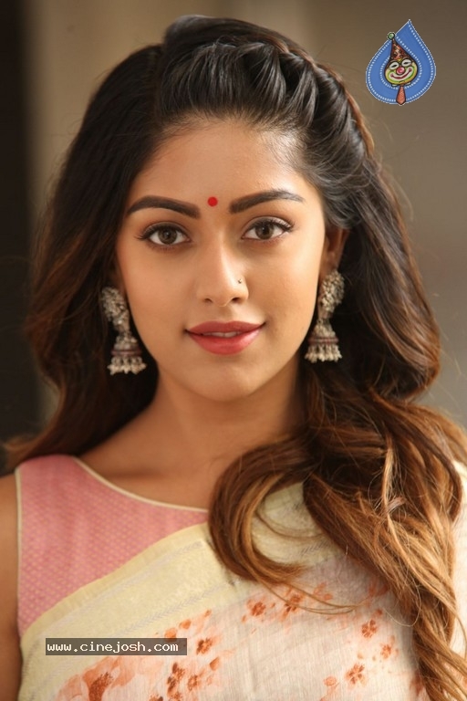 Anu Emmanuel Pictures - 25 / 37 photos