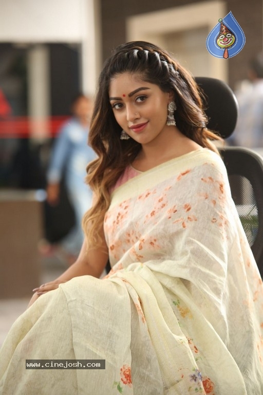 Anu Emmanuel Pictures - 30 / 37 photos