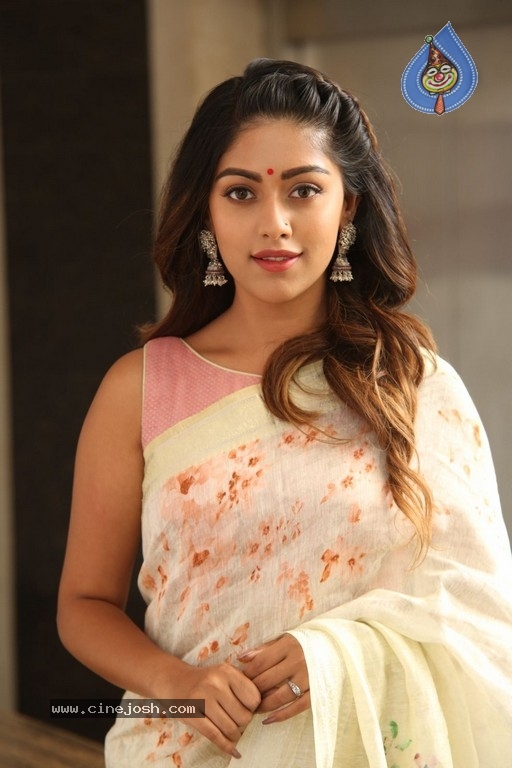 Anu Emmanuel Pictures - 34 / 37 photos