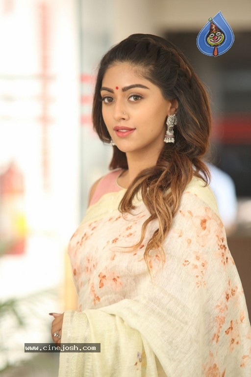 Anu Emmanuel Pictures - 35 / 37 photos