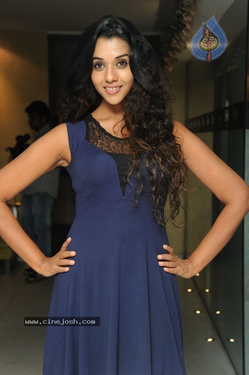 Anu Priya Gallery - 65 / 126 photos