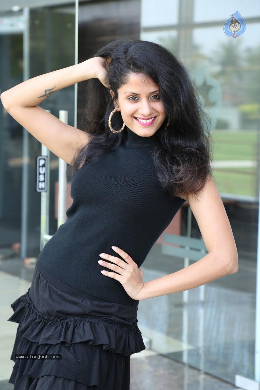 Anukriti Latest Photos - 40 / 47 photos