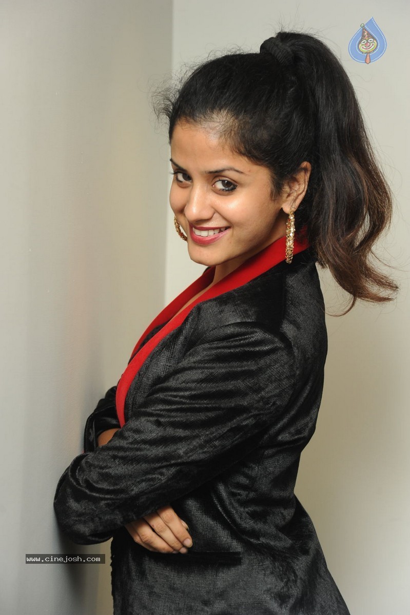 Anukriti New Pics - 35 / 78 photos