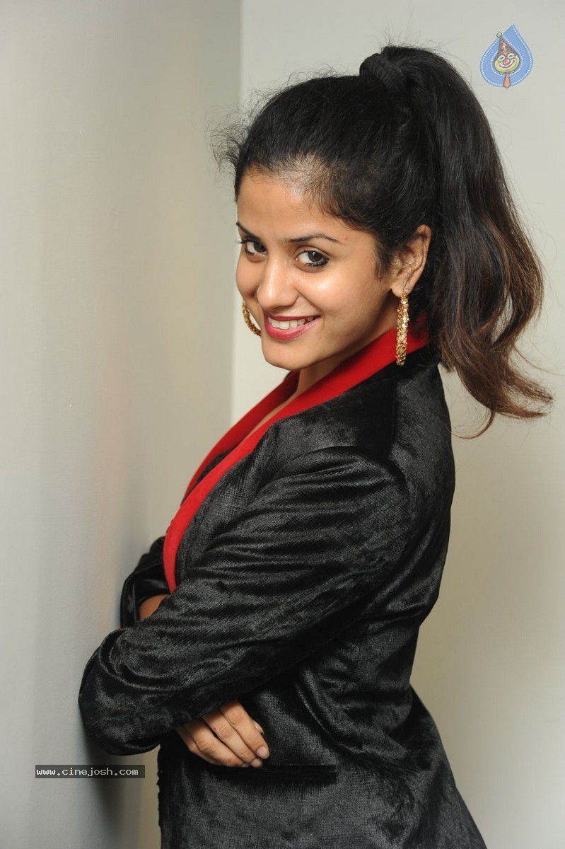 Anukriti New Pics - 41 / 78 photos