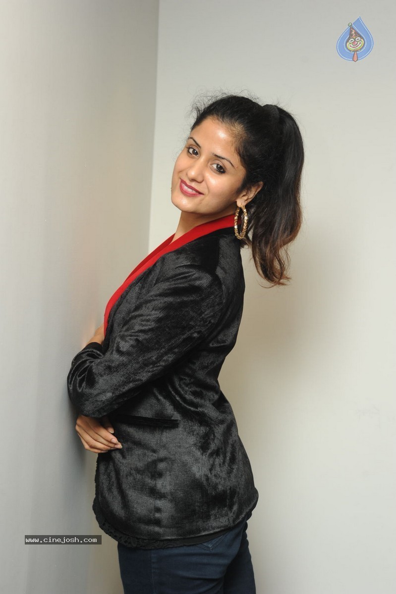 Anukriti New Pics - 56 / 78 photos