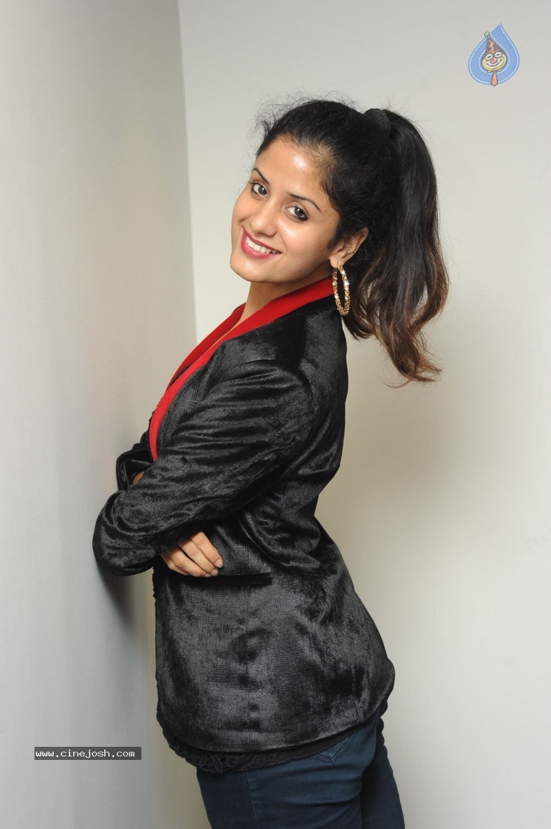 Anukriti New Pics - 65 / 78 photos