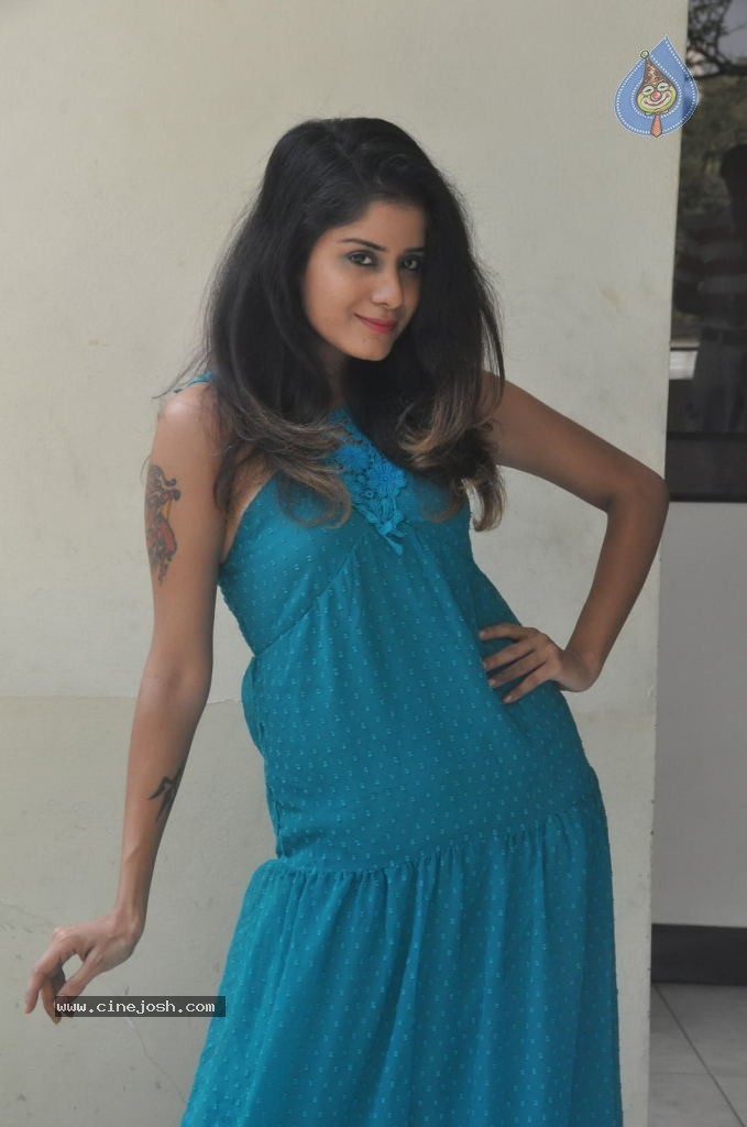 Anukriti Stills - 23 / 53 photos