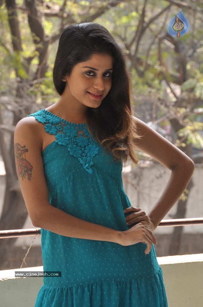 Anukriti Stills - 26 / 53 photos