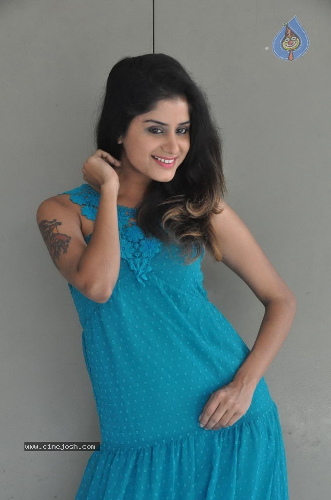 Anukriti Stills - 27 / 53 photos