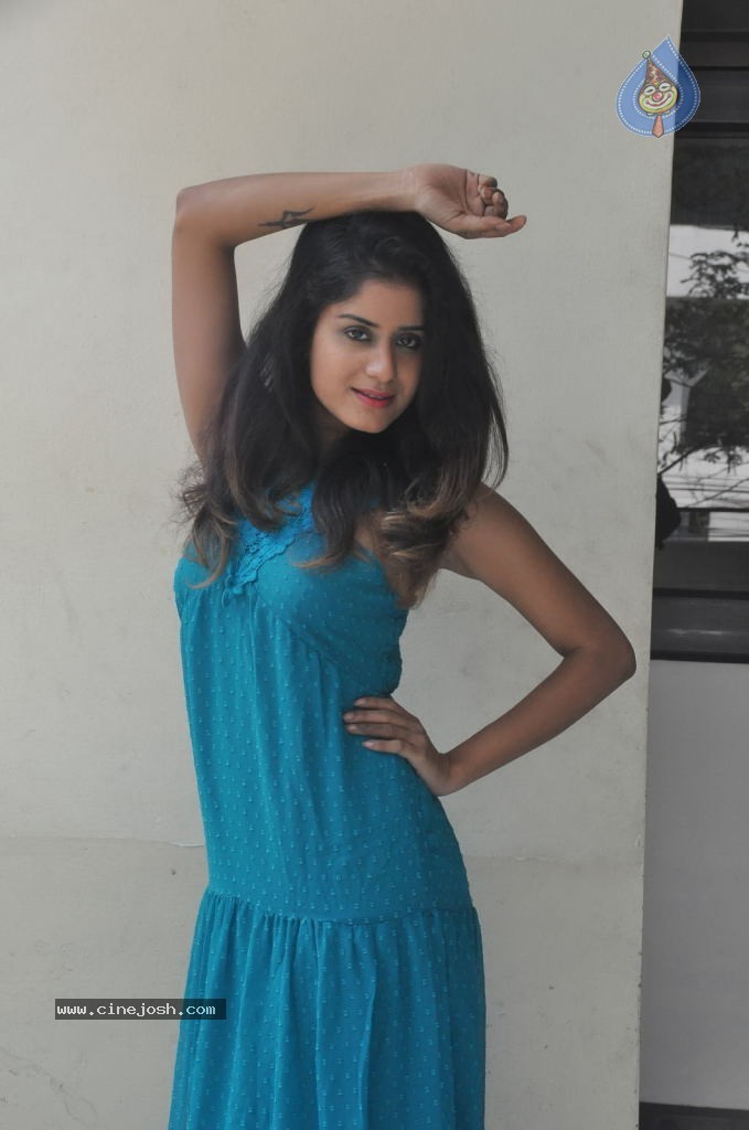 Anukriti Stills - 32 / 53 photos