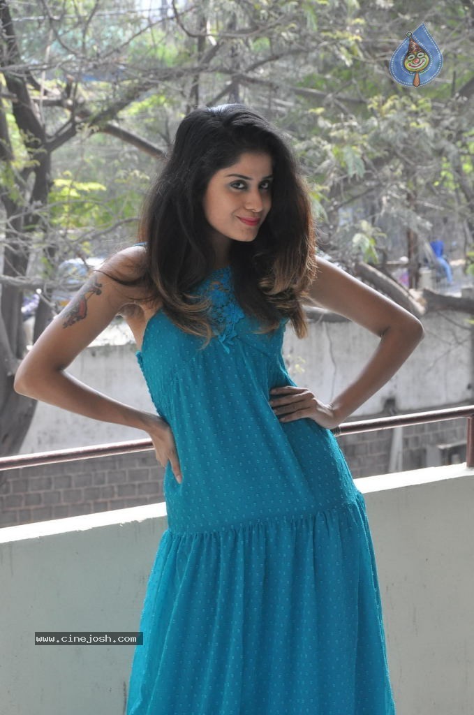 Anukriti Stills - 36 / 53 photos