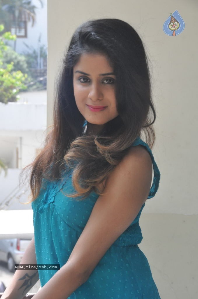 Anukriti Stills - 39 / 53 photos