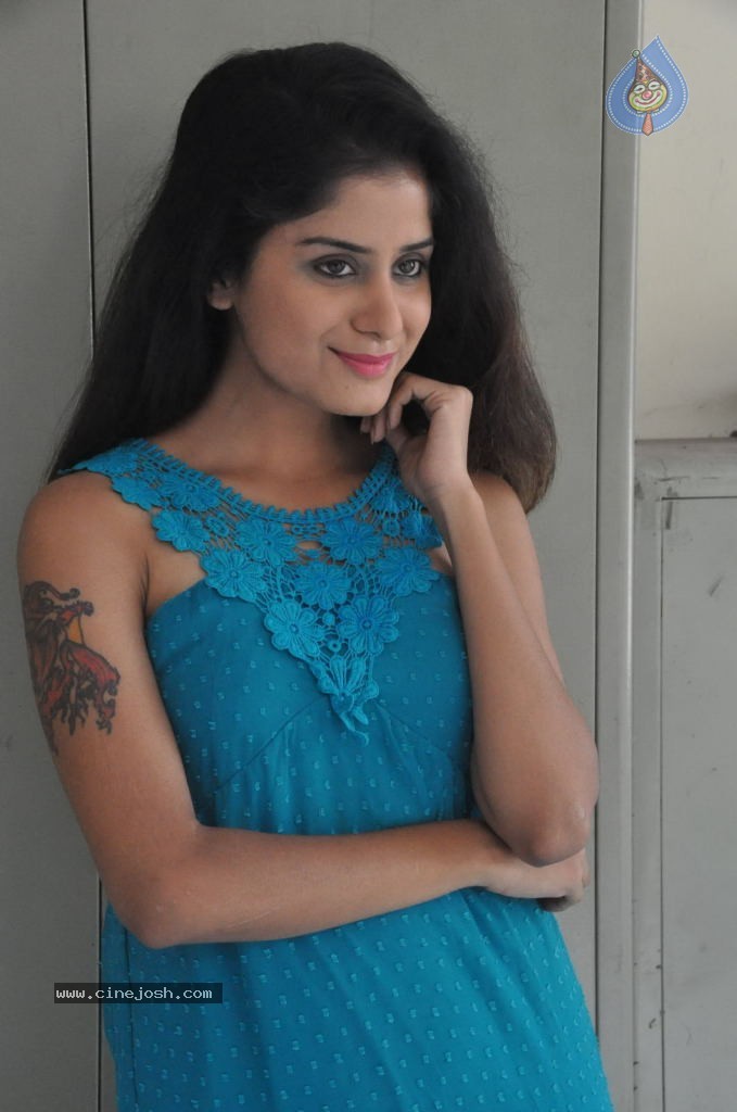 Anukriti Stills - 40 / 53 photos