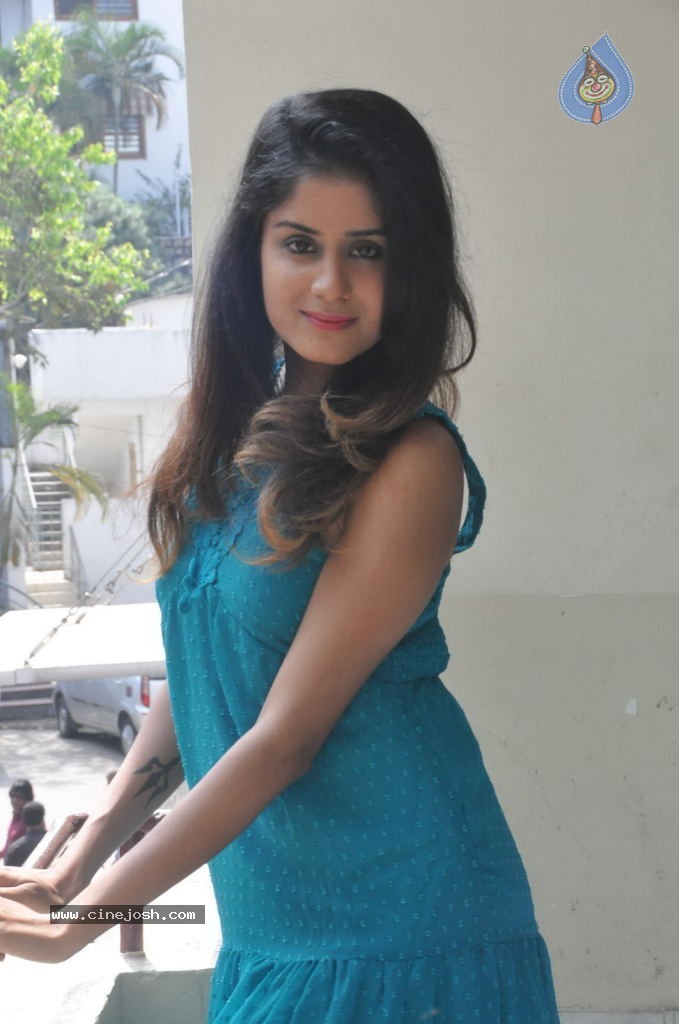 Anukriti Stills - 44 / 53 photos