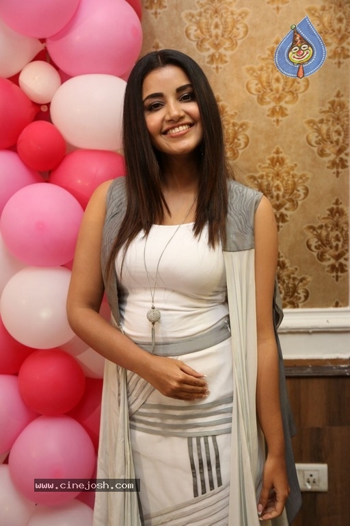 Anupama New Stills - 13 / 19 photos