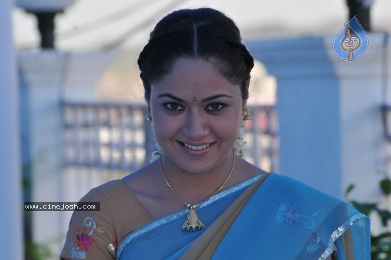 Anupoorva Stills  - 14 / 30 photos