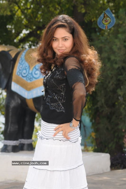 Anupoorva Stills  - 25 / 30 photos