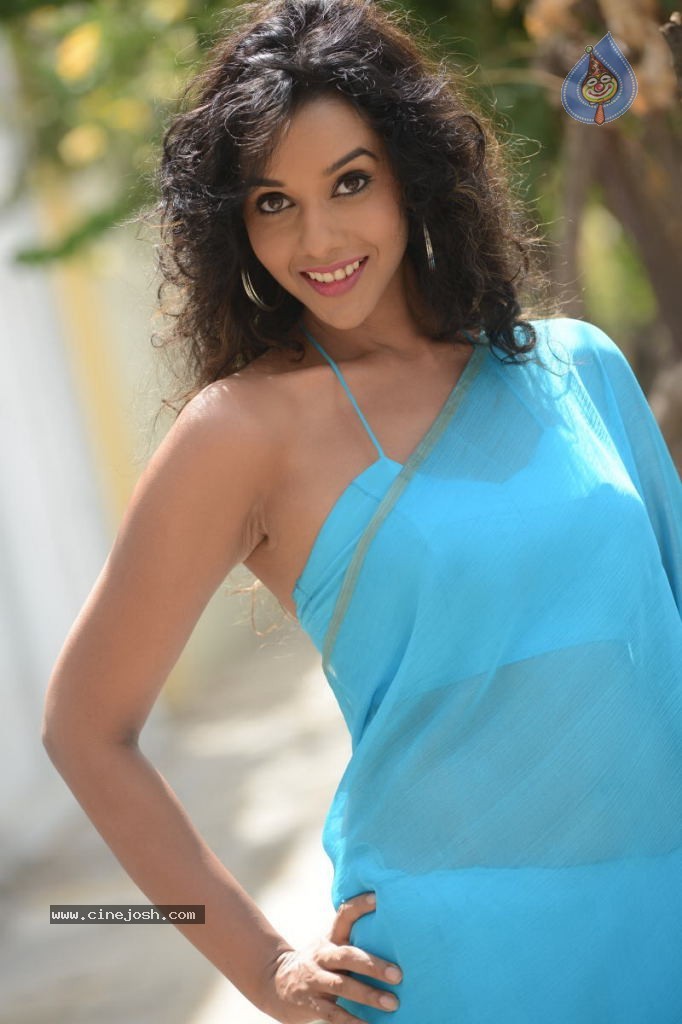 Anupriya Hot Stills - 25 / 119 photos