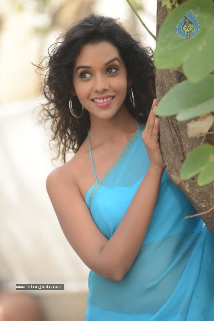 Anupriya Hot Stills - 47 / 119 photos