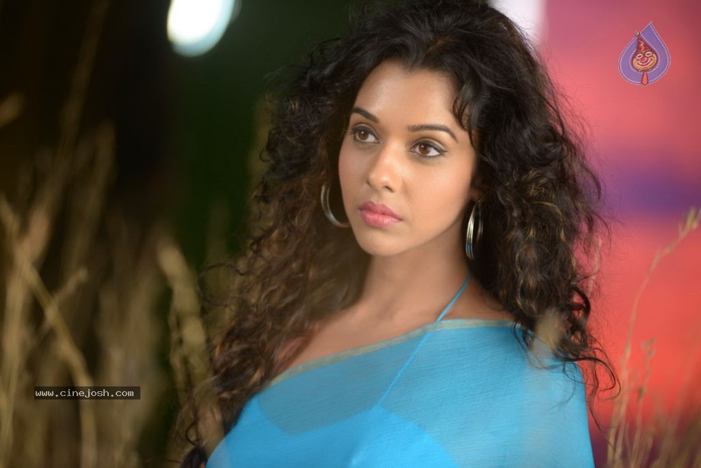 Anupriya Hot Stills - 81 / 119 photos