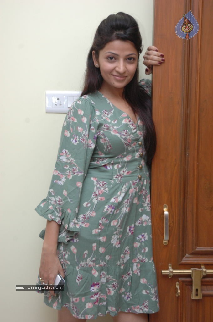 Anusha Jain Stills - 8 / 41 photos