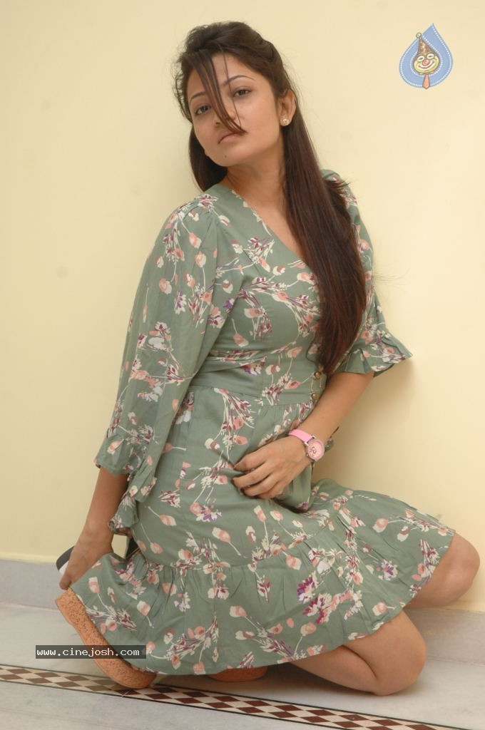 Anusha Jain Stills - 10 / 41 photos