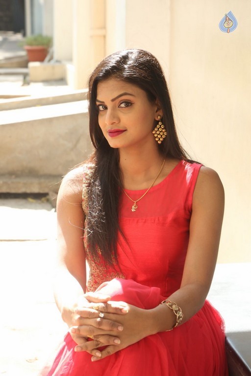 Anusha Latest Gallery - 6 / 37 photos